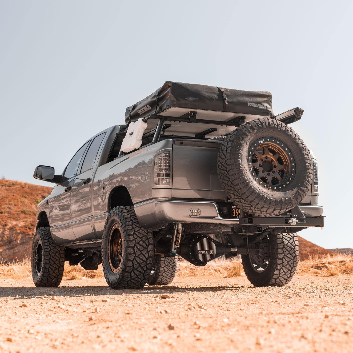 RIGd UltraSwing Hitch Carrier Mega-Fit