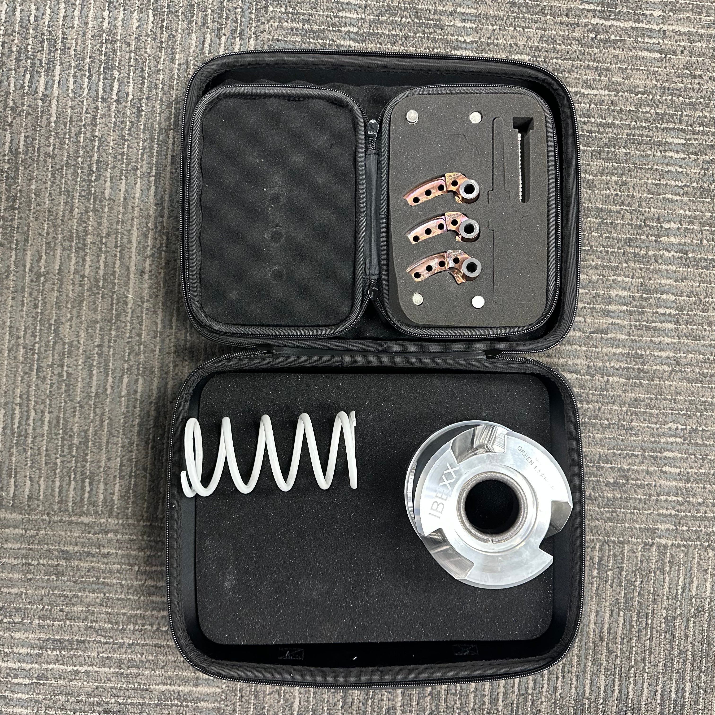 PRO R CLUTCH KIT (GARAGE SALE)