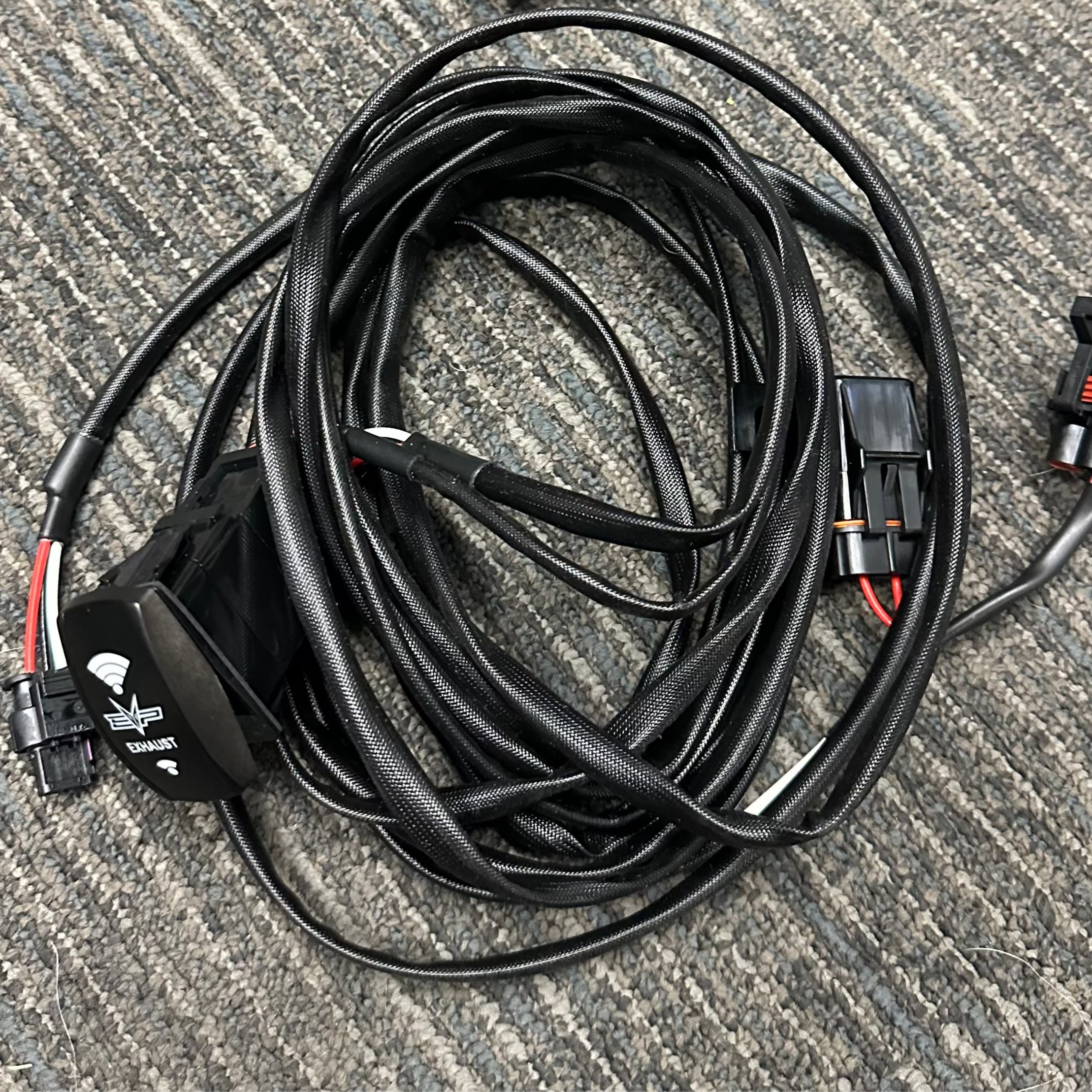 REPLACEMENT ROCKER SWITCH & HARNESS FOR EVP ELECTRONIC CAPTAIN'S CHOICE & SHOCKER EXHAUST SYSTEMS(GARAGE SALE)