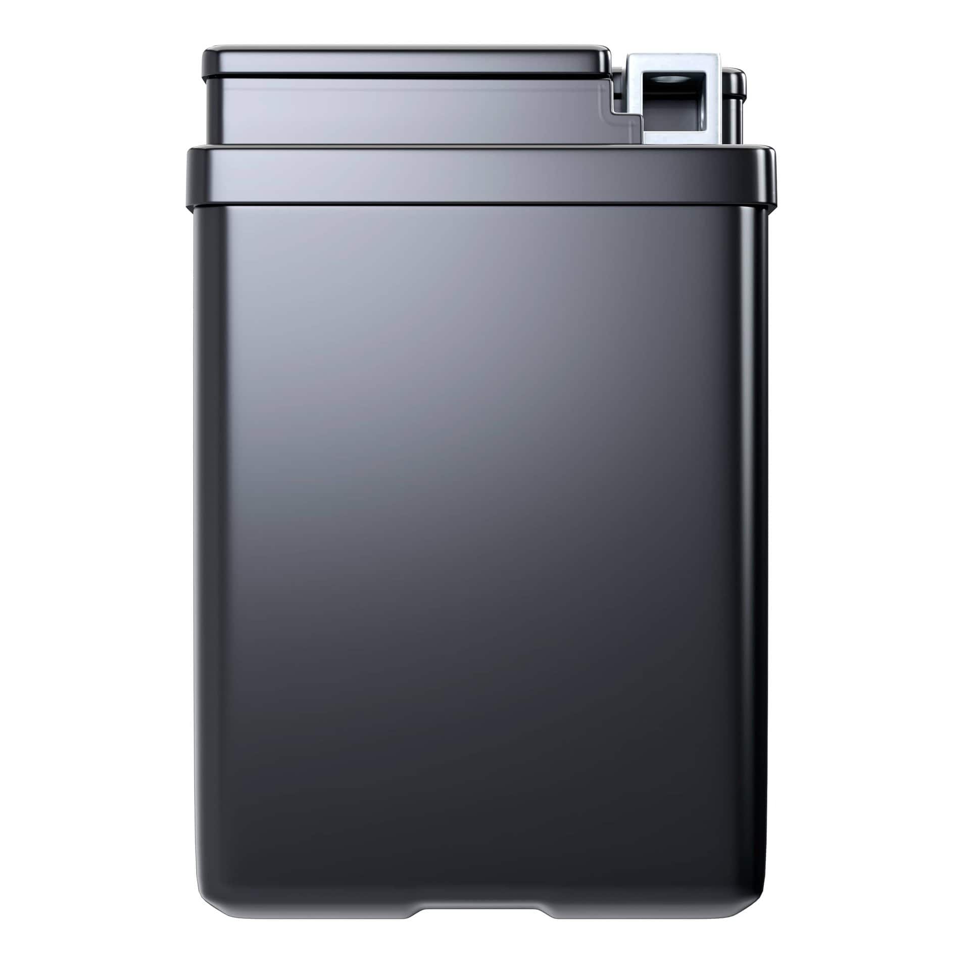 Car battery with "Full Throttle Starting Battery" label and specs: FTSX-9B4, 8Ah, 130CCA. Features include spill-proof, vibration resistant, and maintenance-free. Made in Brazil.